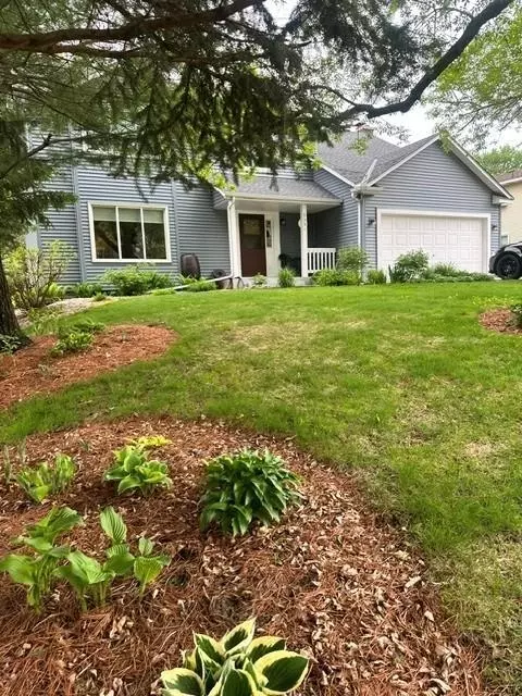 9391 Knighton Rd, Woodbury, MN 55125