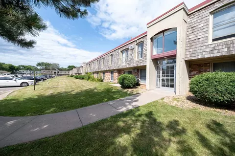 917 11th Ave S #2, Hopkins, MN 55343
