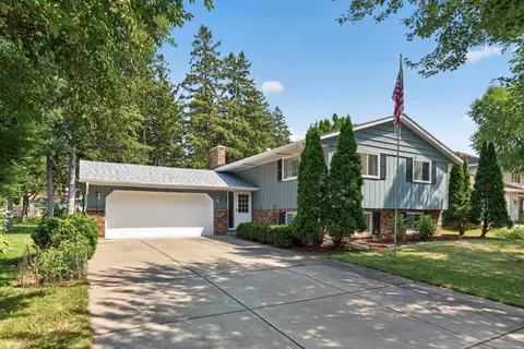 1858 Merrill St, Roseville, MN 55113