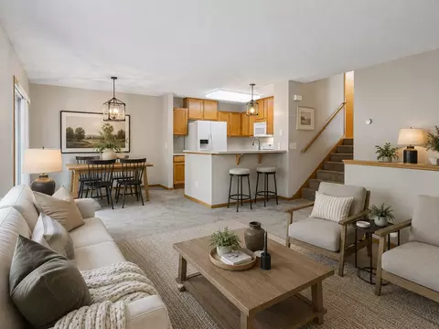 2085 Saint Johns Ct, Woodbury, MN 55129