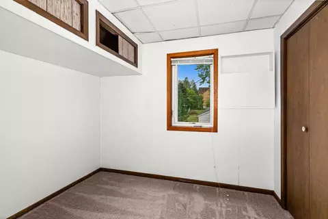 Bedroom - 1027 E 9th St, Duluth, MN 55805 photo 2 of 3