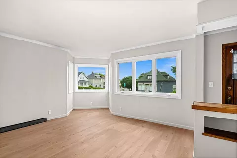 Living - 1027 E 9th St, Duluth, MN 55805 photo 4 of 5