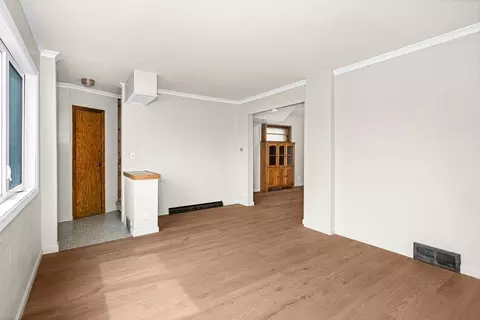 Living - 1027 E 9th St, Duluth, MN 55805 photo 1 of 5