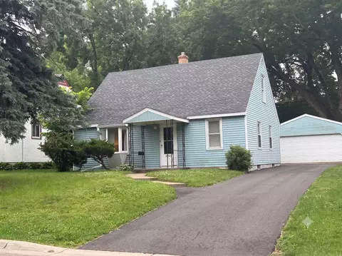 1232 Skillman Ave W, Roseville, MN 55113