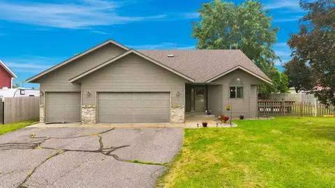 405 15th St N, Sauk Rapids, MN 56379