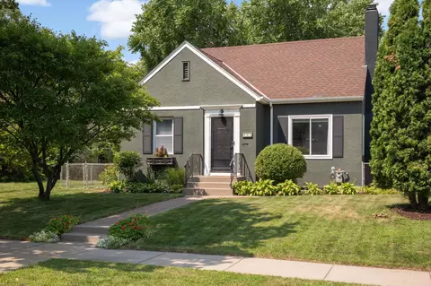 935 Iowa Ave W, Saint Paul, MN 55117