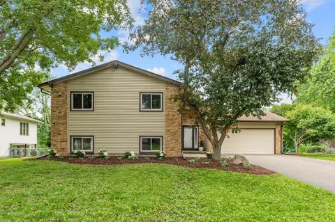 6589 E Fish Lake Rd, Maple Grove, MN 55369