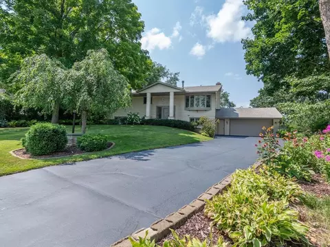100 Marcin Ln, Burnsville, MN 55337