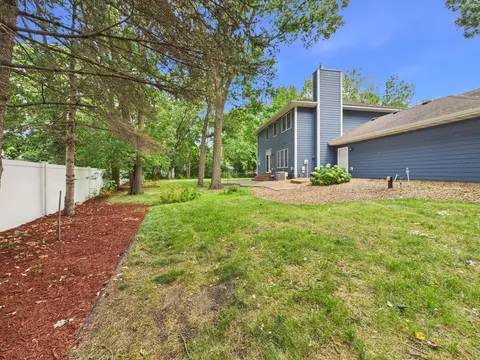 Exterior - 2527 Colony Cir, Saint Cloud, MN 56303 photo 4 of 12