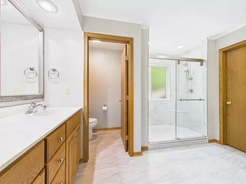 Bath - 2527 Colony Cir, Saint Cloud, MN 56303 photo 5 of 13