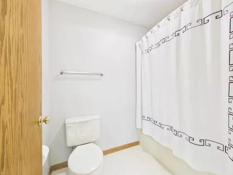 Bath - 2527 Colony Cir, Saint Cloud, MN 56303 photo 12 of 13