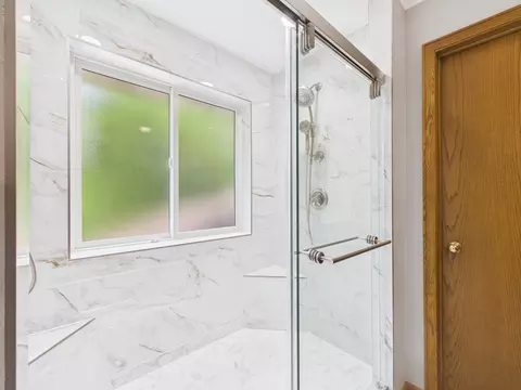 Bath - 2527 Colony Cir, Saint Cloud, MN 56303 photo 8 of 13