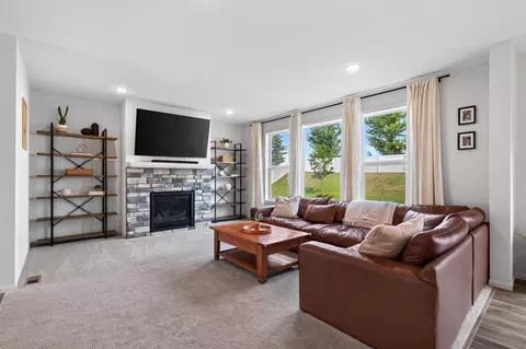 Living - 972 Forest Edge Cir, Jordan, MN 55352 photo 2 of 3