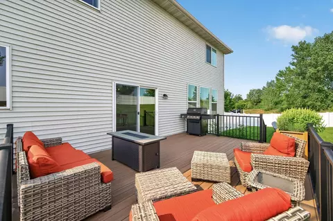 Exterior - 972 Forest Edge Cir, Jordan, MN 55352 photo 9 of 10