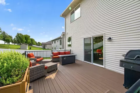 Exterior - 972 Forest Edge Cir, Jordan, MN 55352 photo 7 of 10