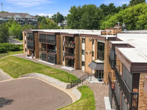2700 Oxford St N #116, Roseville, MN 55113