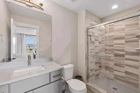 Bath - 4605 Sunset Ln, Excelsior, MN 55331 photo 5 of 7