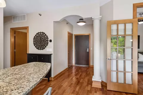 317 Groveland Ave #213, Minneapolis, MN 55403
