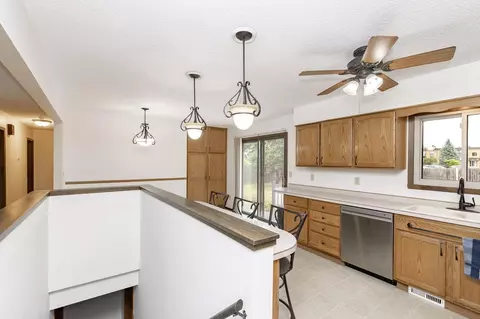 Kitchen - 2544 Arrowhead Rd S, Fargo, ND 58103 photo 5 of 7