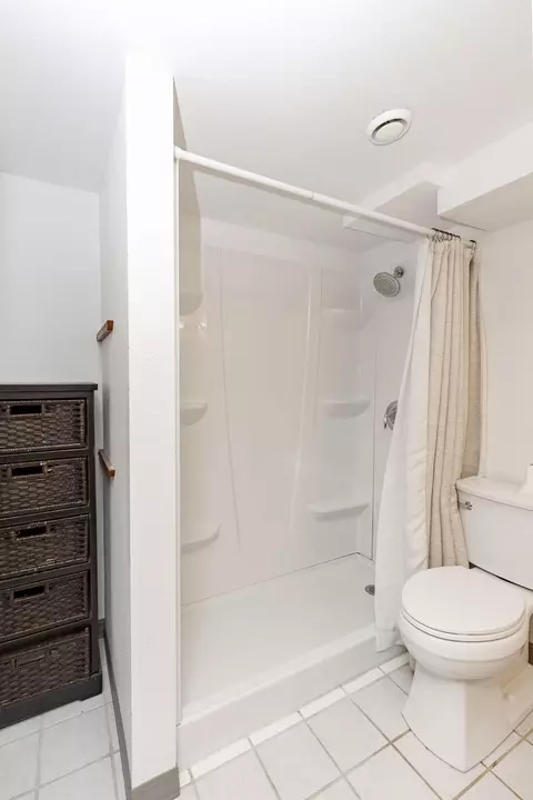 Bath - 2544 Arrowhead Rd S, Fargo, ND 58103 photo 6 of 8