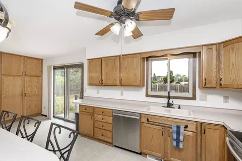 Kitchen - 2544 Arrowhead Rd S, Fargo, ND 58103 photo 4 of 7