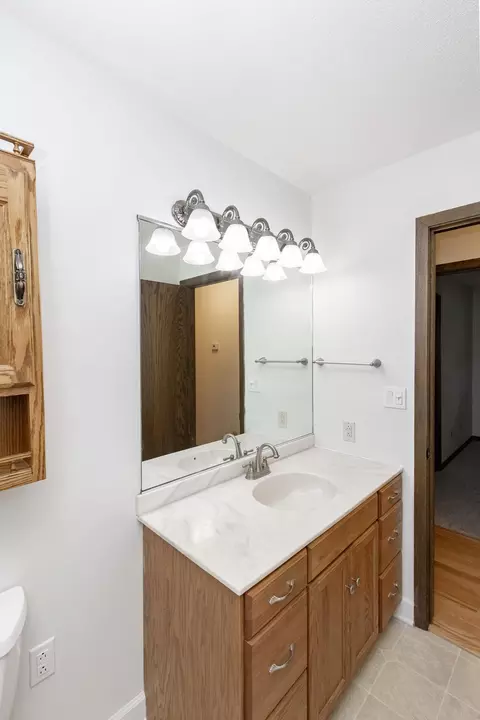 Bath - 2544 Arrowhead Rd S, Fargo, ND 58103 photo 4 of 8