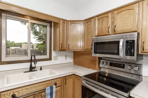 Kitchen - 2544 Arrowhead Rd S, Fargo, ND 58103 photo 6 of 7