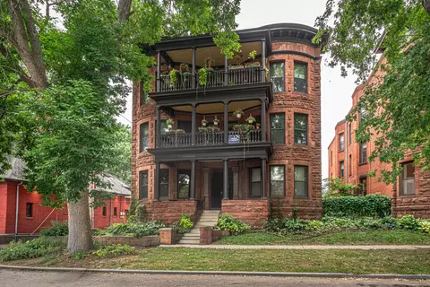 223 Arundel St #1, Saint Paul, MN 55102