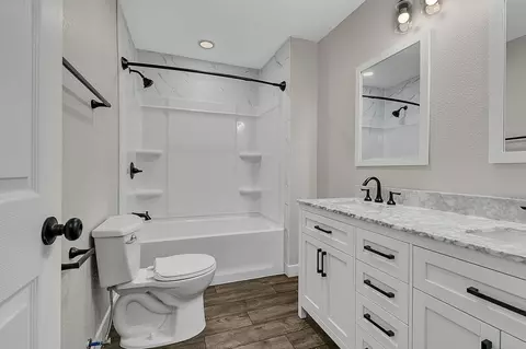 Bath - 1060 44th St SE, Willmar, MN 56201 photo 2 of 2