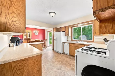 Kitchen - 2107 Shale Ln, Eagan, MN 55122 photo 3 of 3