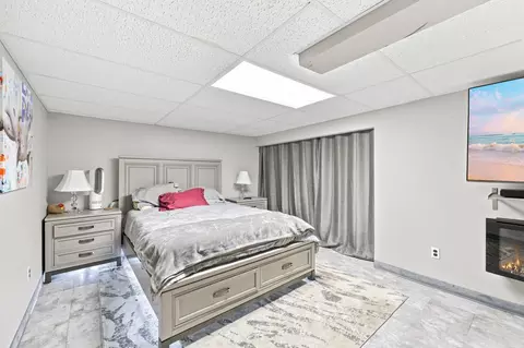 Bedroom - 2107 Shale Ln, Eagan, MN 55122 photo 4 of 4