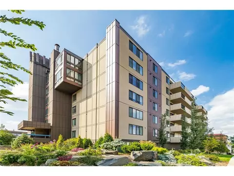 2800 W 44th St #209, Minneapolis, MN 55410