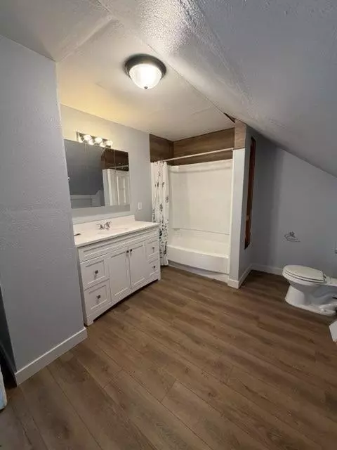 Bath - 101 5th Ave E, Lisbon, ND 58054 photo 2 of 2