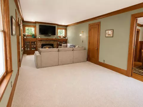 Living - 1325 6th Ave N, Windom, MN 56101 photo 2 of 5
