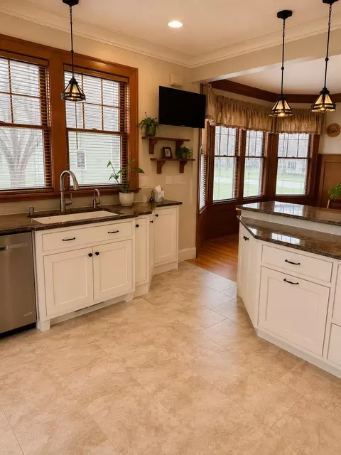 Kitchen - 1325 6th Ave N, Windom, MN 56101 photo 2 of 6