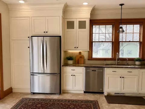 Kitchen - 1325 6th Ave N, Windom, MN 56101 photo 4 of 6