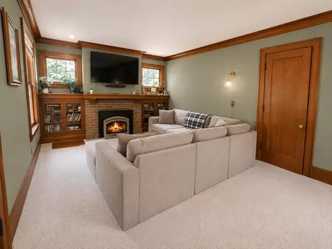 Living - 1325 6th Ave N, Windom, MN 56101 photo 3 of 5