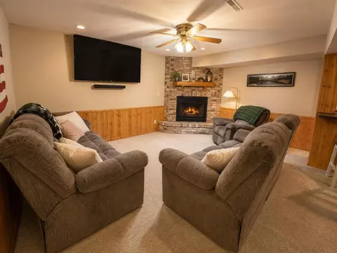 Living - 1325 6th Ave N, Windom, MN 56101 photo 4 of 5