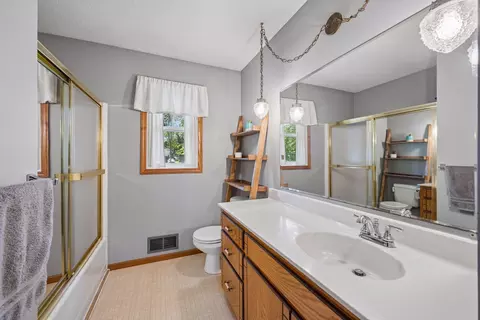 Bath - 21946 Oak Heights Cir, Cold Spring, MN 56320 photo 2 of 3