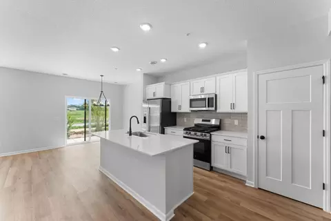 679 Tulare Ter, Newport, MN 55055