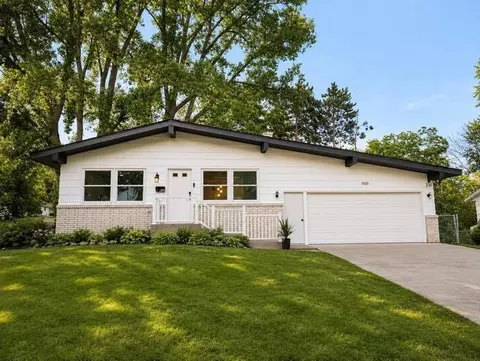 231 Birchwood Dr N, Stillwater, MN 55082