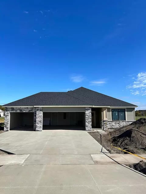 219 Double Eagle Dr, Mankato, MN 56001