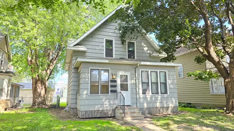 1094 Albemarle St, Saint Paul, MN 55117