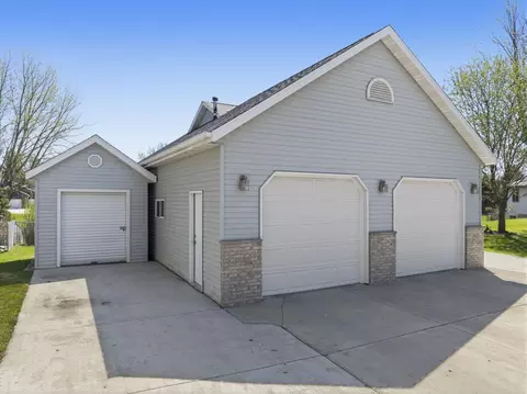 Exterior - 465 8th St SW, Plainview, MN 55964 photo 8 of 10