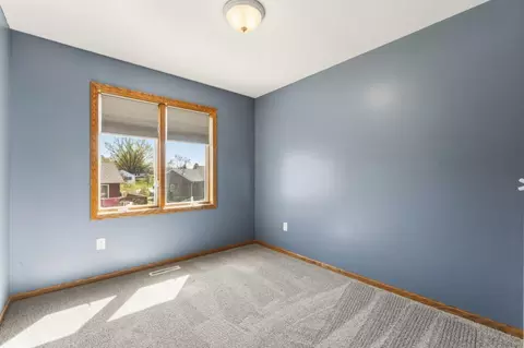 Bedroom - 465 8th St SW, Plainview, MN 55964 photo 4 of 7