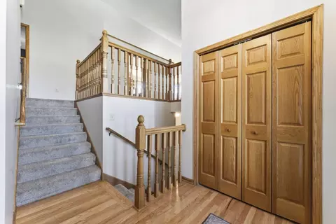 Entry Way - 465 8th St SW, Plainview, MN 55964 photo 2 of 3
