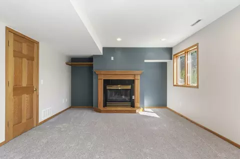 Living - 465 8th St SW, Plainview, MN 55964 photo 2 of 5