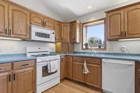Kitchen - 465 8th St SW, Plainview, MN 55964 photo 3 of 5