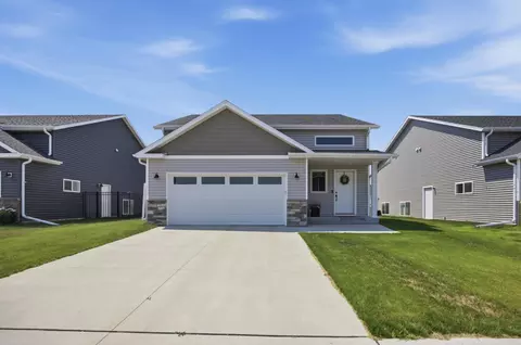 1204 Marlys Dr W, West Fargo, ND 58078