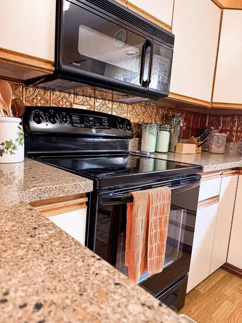 Kitchen - 7450 36th St NE, Willmar, MN 56201 photo 4 of 6